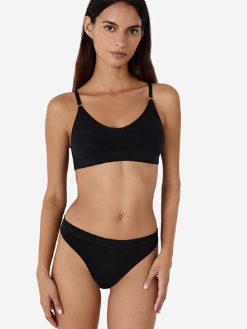 ETAM Thong 'Amande' in Black