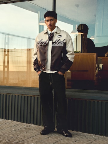 Bershka Преходно яке в червено