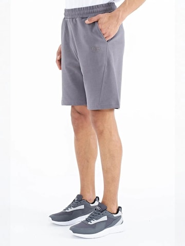 regular Pantaloni sportivi di Tommy Life in grigio