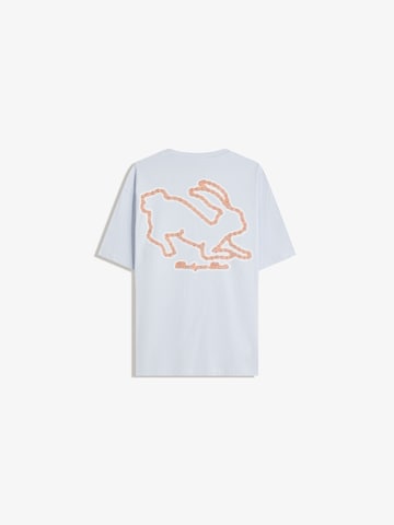 Tricou de la Bershka pe alb