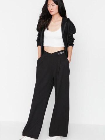 Regular Pantalon Trendyol en noir