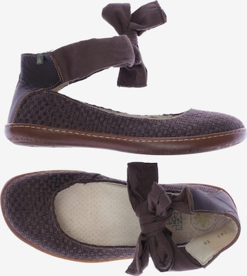 EL NATURALISTA Flats & Loafers in 38 in Brown: front