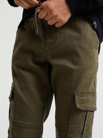 WE Fashion Regular Trousers in Green