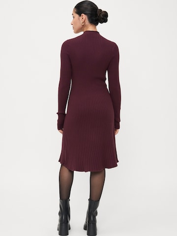 Robes en maille 'VMNANCY' Vero Moda Petite en rouge