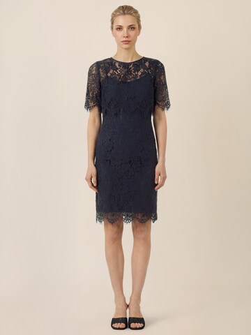 APART Kleid in Blau