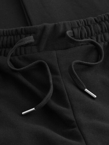 Next Tapered Hose in Schwarz