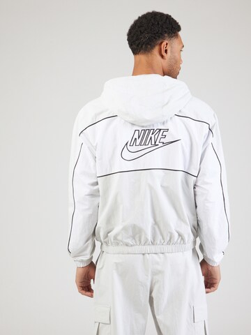 Nike Sportswear - Chaqueta de entretiempo 'CLUB' en gris: frente