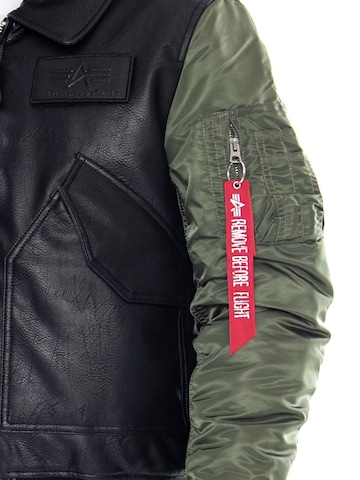ALPHA INDUSTRIES Between-Season Jacket in Green