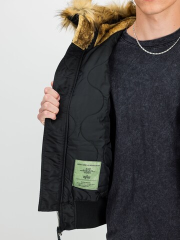 ALPHA INDUSTRIES Kurtka zimowa '45P' w kolorze czarny
