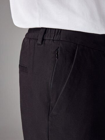 Next - regular Pantalón chino en negro