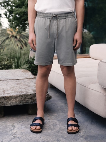 Largi Pantaloni de la Next pe verde