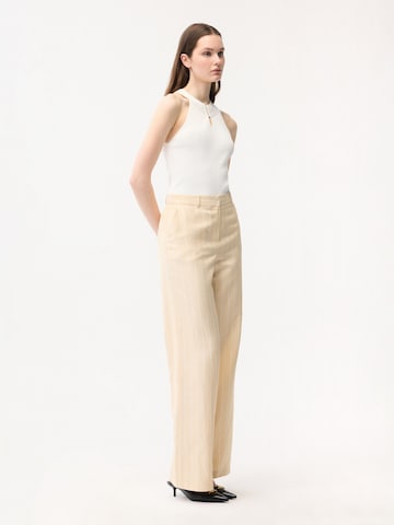 adl Wide leg Pants in Yellow