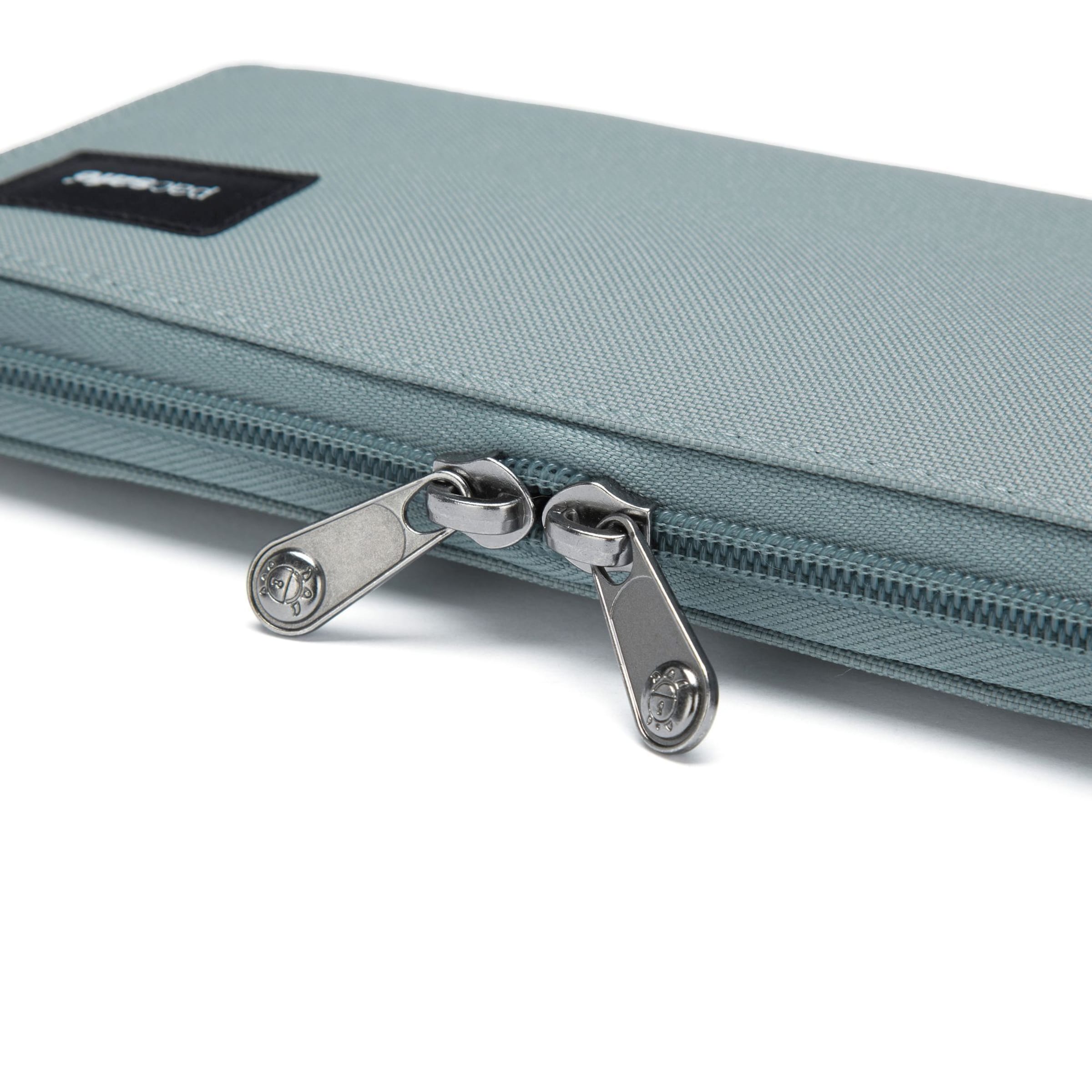 Pacsafe Wallet 'Continental' in Blue