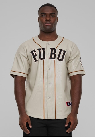 FUBU - Ajuste regular Camiseta en beige: frente