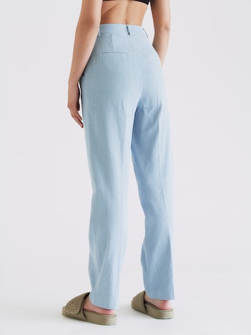 RÆRE by Lorena Rae Loose fit Pleat-Front Pants 'Kim' in Blue