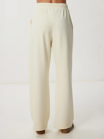 Wide leg Pantaloni di Happiness İstanbul in giallo