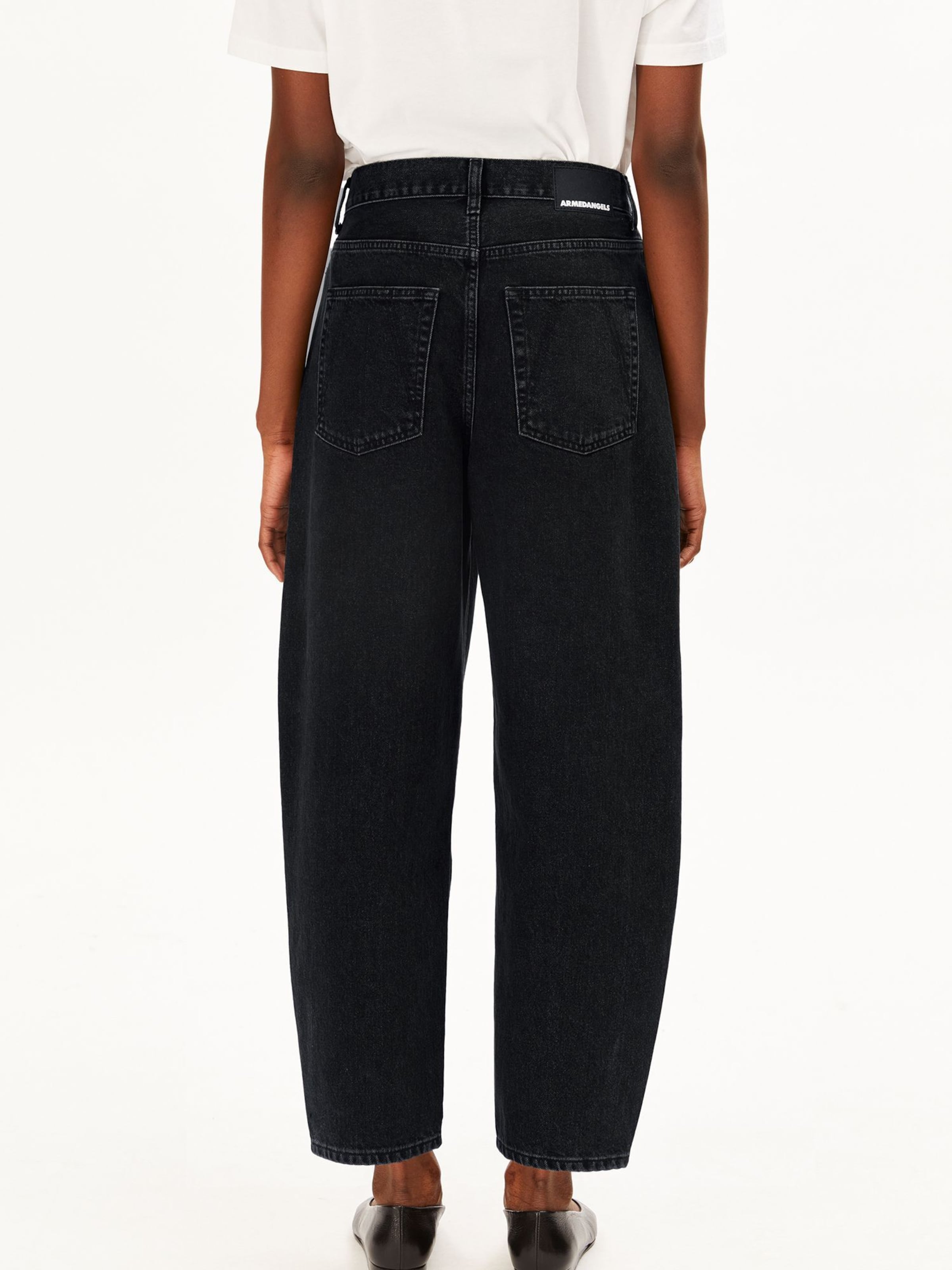 ARMEDANGELS Loosefit Jeans 'BAARLY' in Zwart