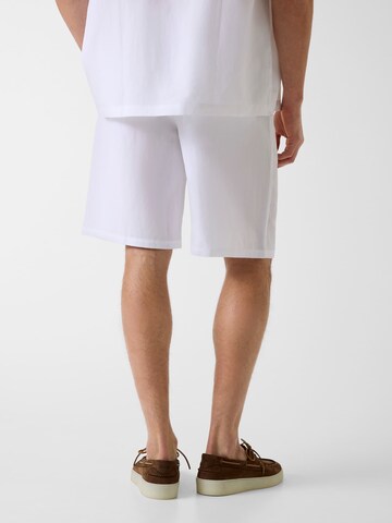 GUESS Loosefit Shorts in Weiß