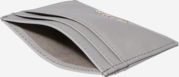 Ted Baker - Estuche 'Garcina' en gris