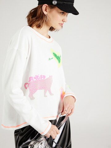 Grace Sweatshirt 'Tiger Love Heart' in Wit