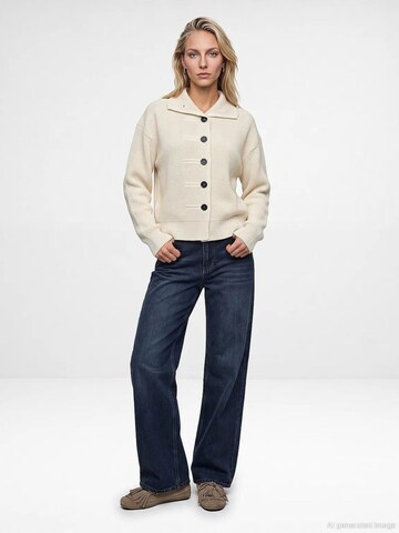 Cardigan 'Strickjacken' Dilvin en beige : devant