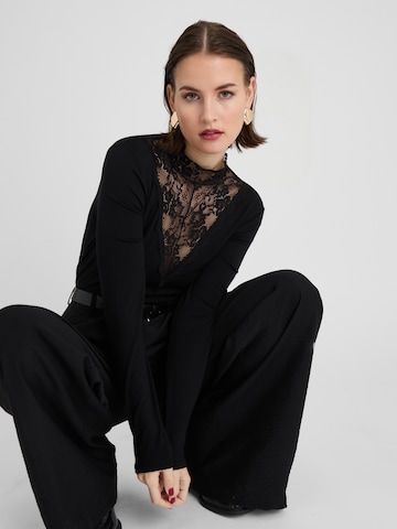 Shirtbody 'Isa' Guido Maria Kretschmer Women en noir : sur le côté