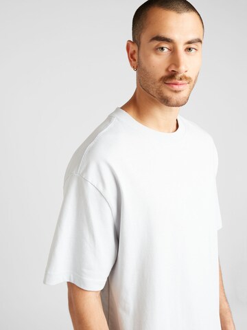 Tricou de la WEEKDAY pe alb