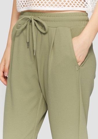 QS - Tapered Pantalón plisado en verde