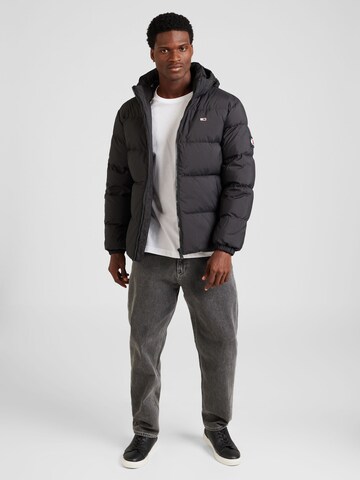 Tommy Jeans Kurtka zimowa 'Essential' w kolorze czarny