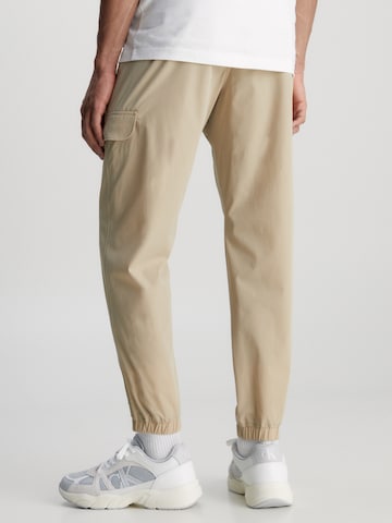 Effilé Pantalon cargo Calvin Klein Jeans en beige