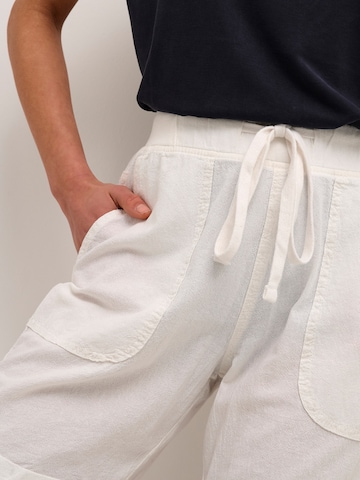 Loosefit Pantaloni 'Naya' di Kaffe in bianco