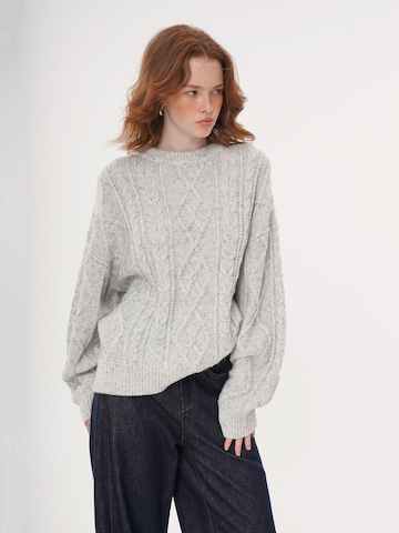 yoligex Pullover 'YOLIGEX Zopfmuster-Pullover Hellgrau-Melange Rundhals' i hvid