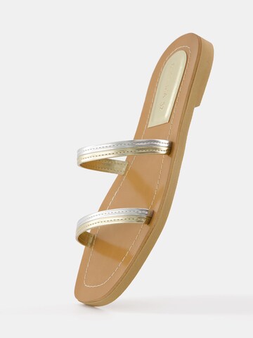 Bershka Mule in Gold