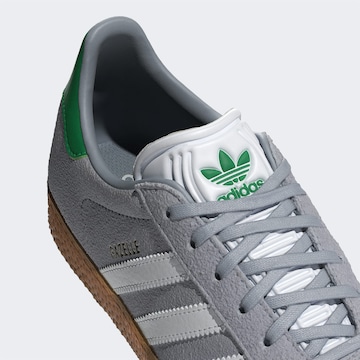 Baskets 'Gazelle' ADIDAS ORIGINALS en gris