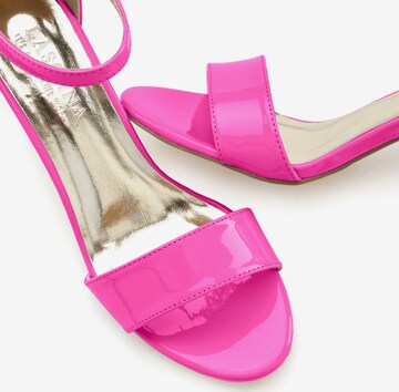 LASCANA Sandalen met riem in Roze