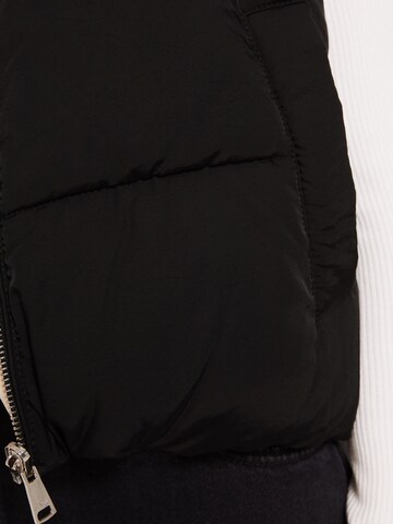 Bershka Weste in Schwarz
