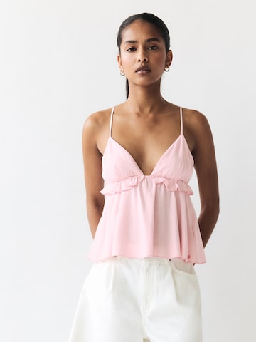 Top de la Pull&Bear pe roz: față
