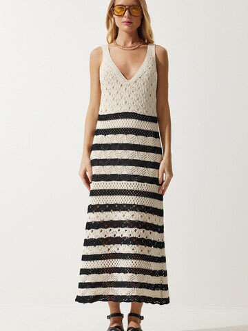 Robes en maille Happiness İstanbul en beige : devant