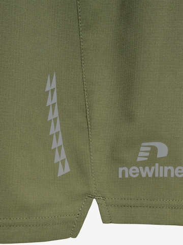Regular Pantalon de sport Newline en vert