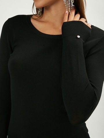 Influencer Pullover in Schwarz