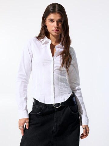 Pull&Bear Blouse in White: front