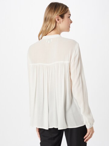 ONLY - Blusa 'NEW FLOW' en blanco