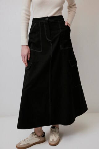 Touche Prive Skirt in Black: front