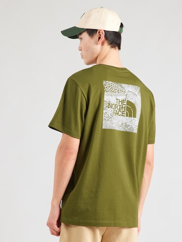 THE NORTH FACE Μπλουζάκι 'NSE CELEBRATION' σε πράσινο: μπροστά