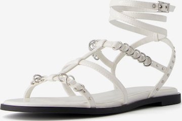 Bershka Remmisandaalit värissä valkoinen: etupuoli