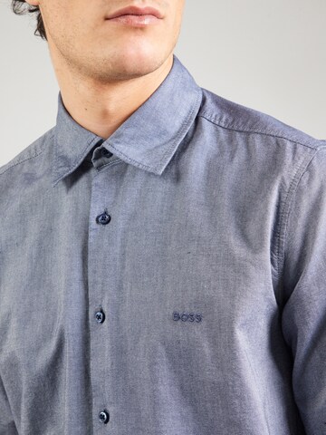 Coupe regular Chemise 'Rash' BOSS en bleu