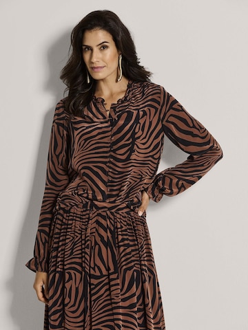 MADELEINE Bluse in Braun