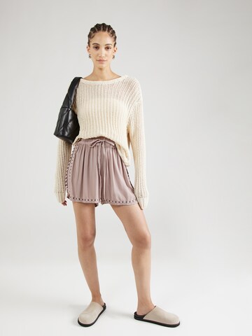 Regular Pantalon 'Betty' ABOUT YOU en rose