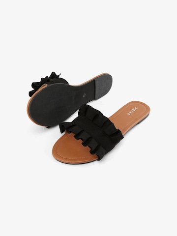 PIECES - Zapatos abiertos 'Nola' en negro