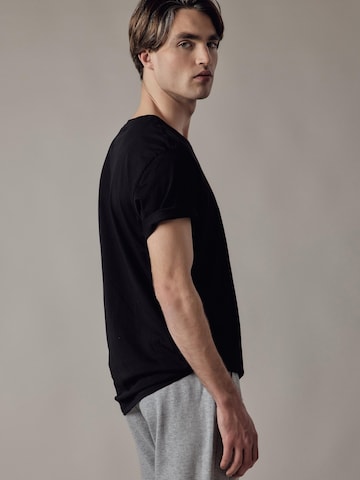 T-Shirt 'T-Shirt Scollo a V' OWN Off With Nature en noir